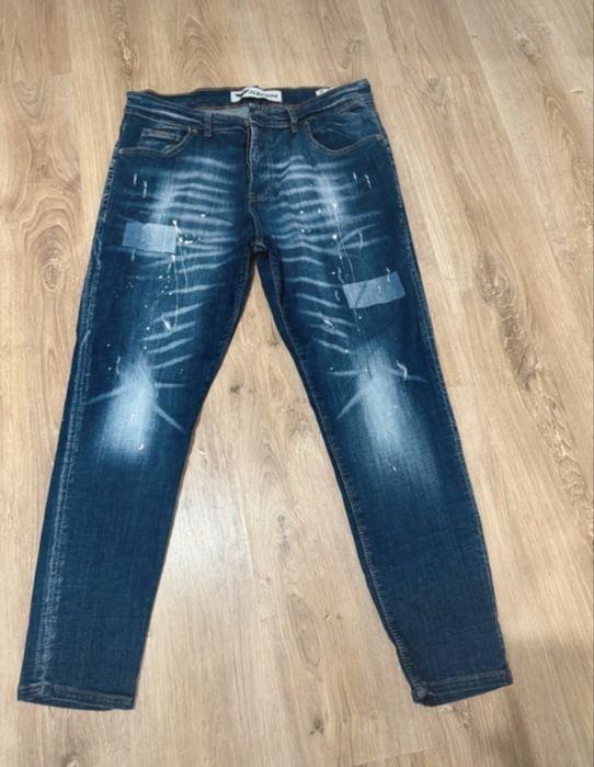 Blugi noi fara eticheta