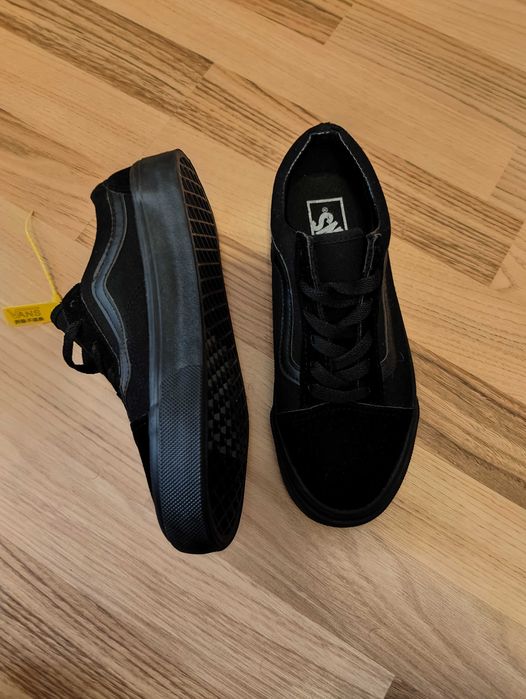 Adidasi Vans nr 37 noi