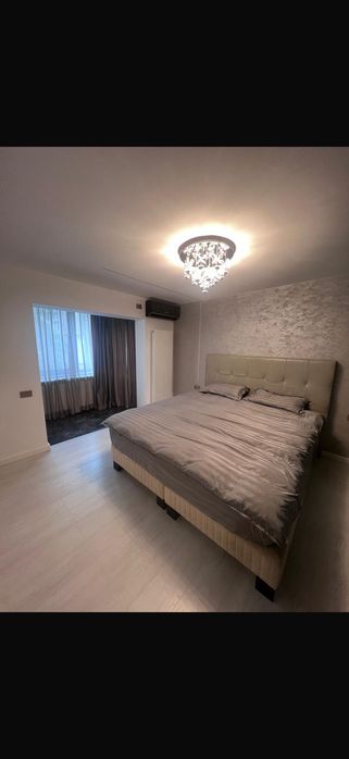 Vând apartament 4 camere în Faleza Nord