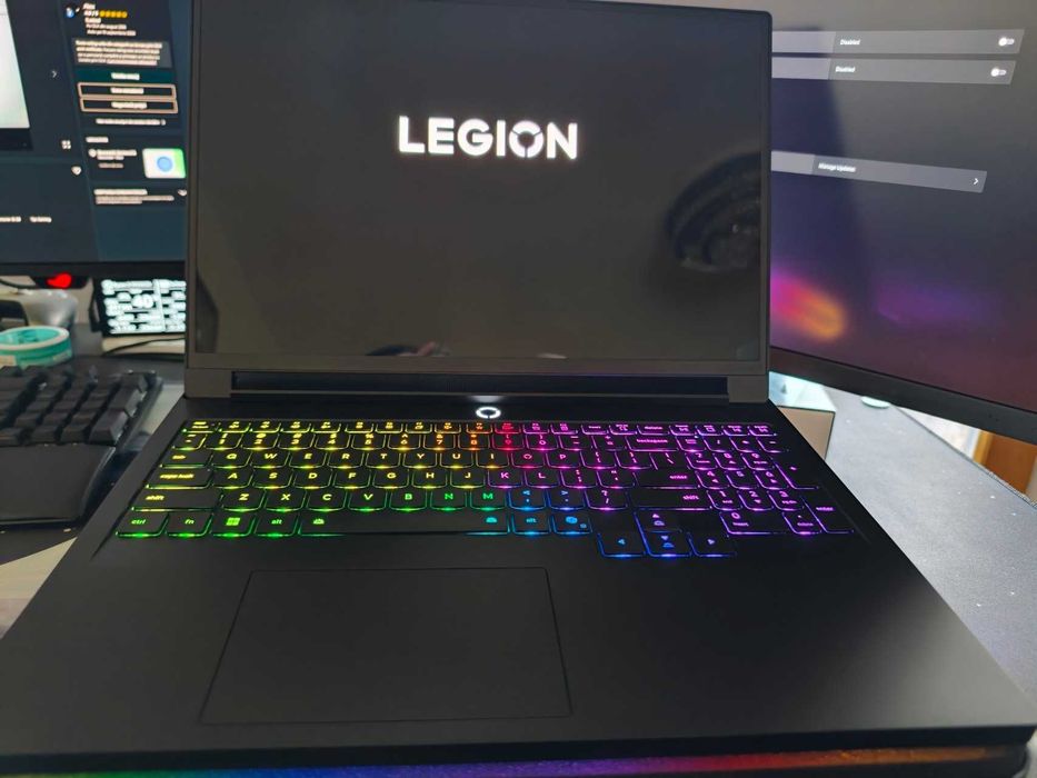 Lenovo Legion Pro 7i 16IAX10H | Ultra 9 275HX | RTX 5090 24GB | 64GB RAM | OLED 240Hz | Garantie eMAG