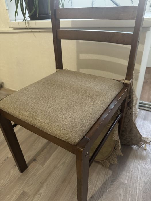 Продам деревянный стол со стулями