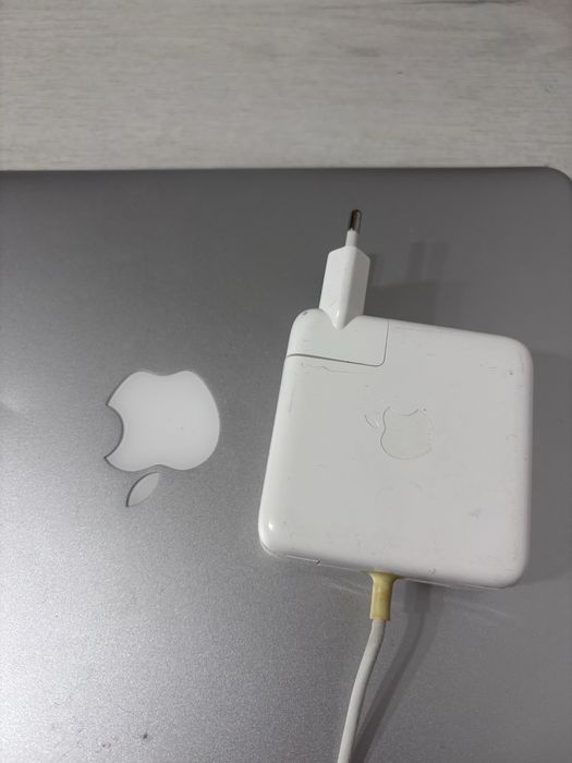 MacBook pro 13 inch mid 2012