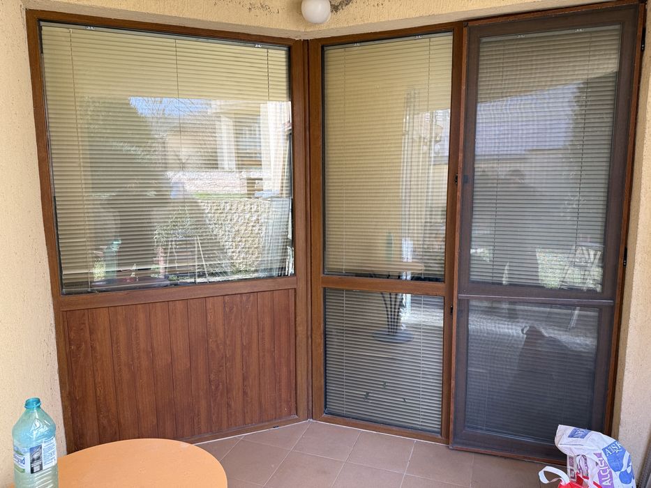 PVC  Дограма перфекна  размери 295/285 с врата. комарник