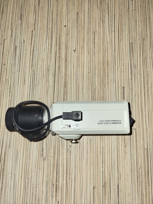 Камера с варифокальным объяктивом