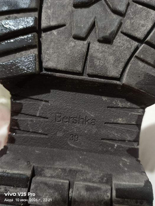 Bershka кросовка б/у жағдайы жақсы 39р
