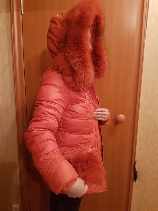 Тёплая женская куртка с капюшоном