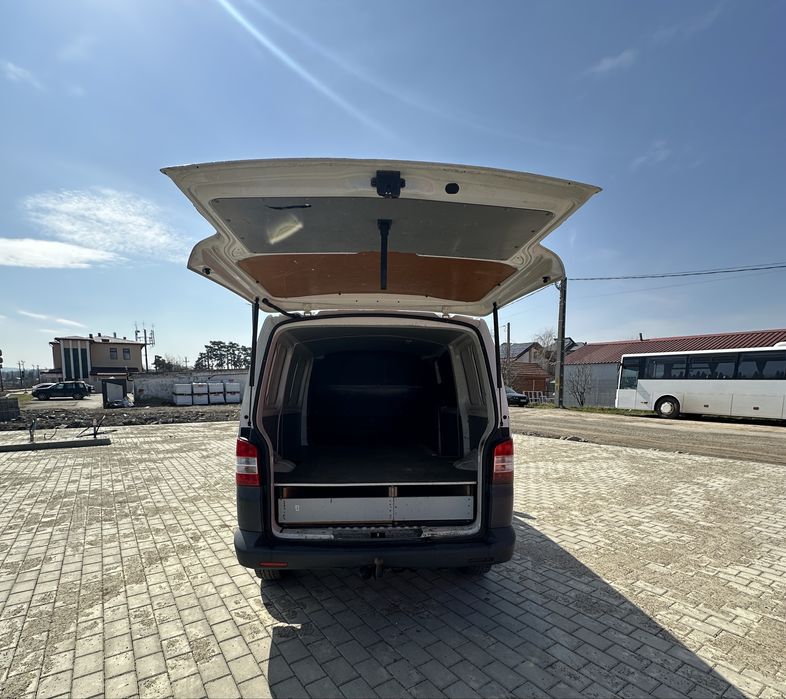 Volkswagen Transporter T5 2.0 Diesel | Întreținut | Gata de munca