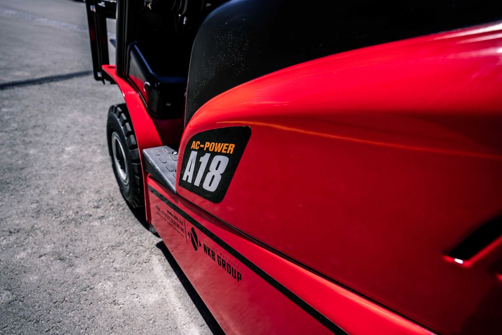 Электро-вилочный погрузчик НС