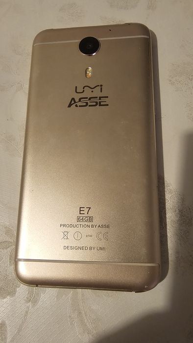 Телефон  UMI PLUS