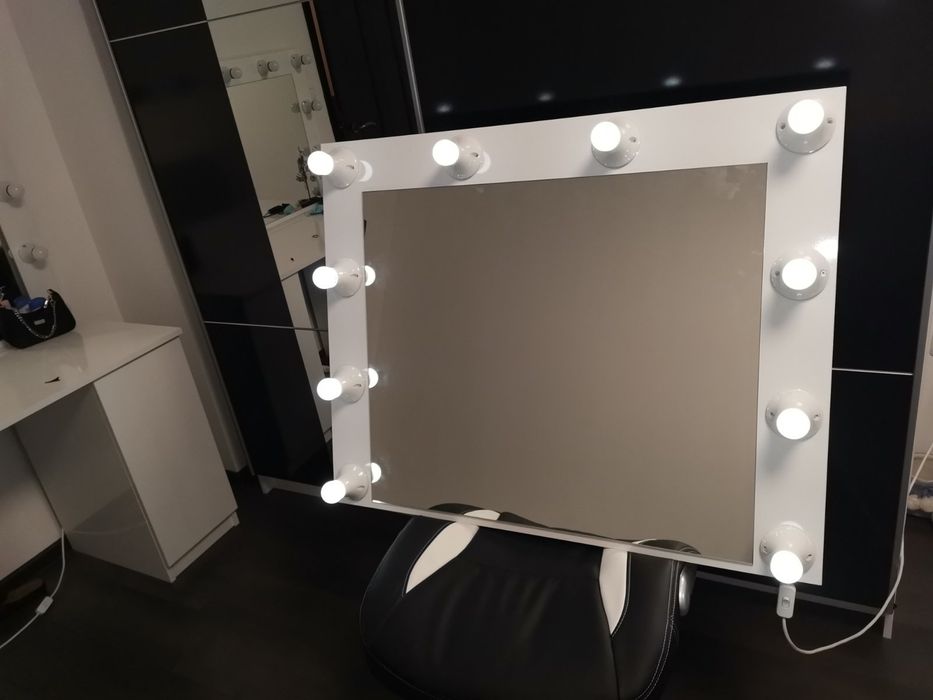 Огледало тип "Холивуд"