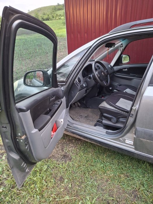 Vând Suzuki sx4 .