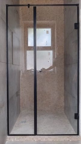 Душевой кабина и  стеклянные душ