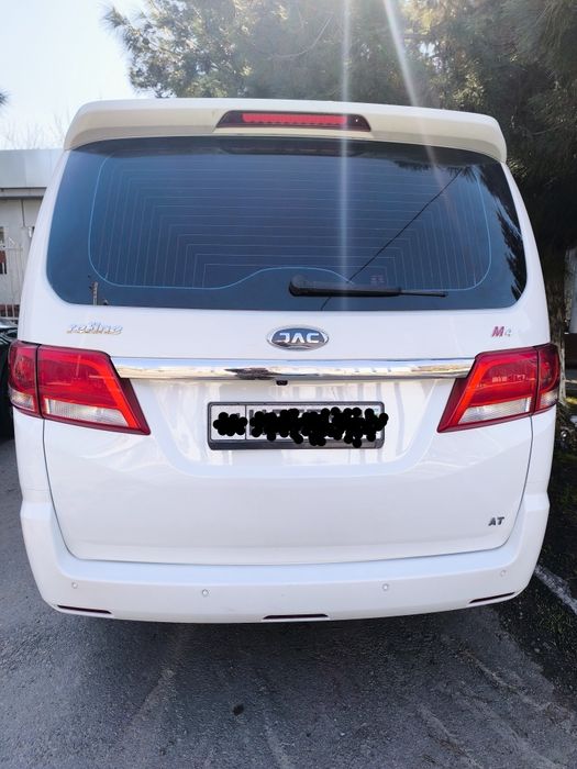 Продам минивэн JAC M4 автомат