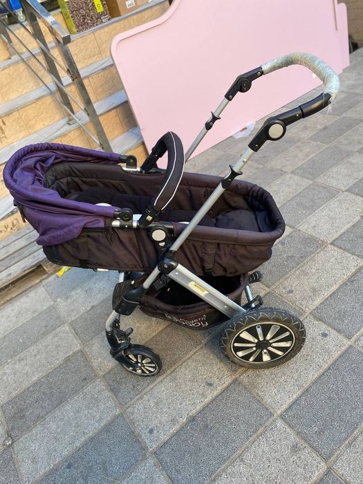 Srochna kolyaska sotiladi