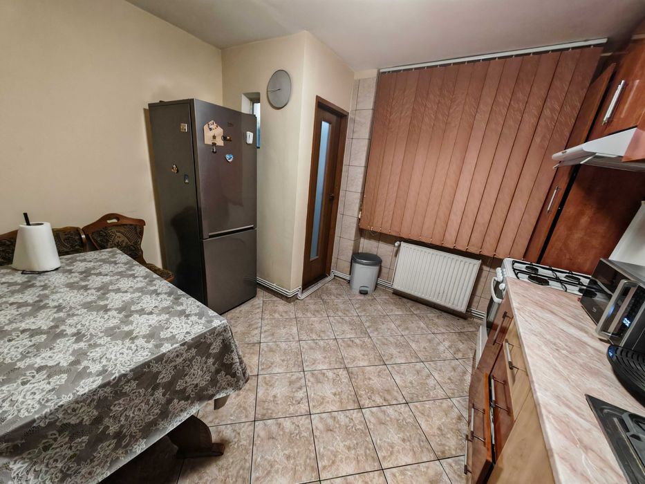 Proprietar, ofer chirie ap. 3 camere, cartier 1 Mai