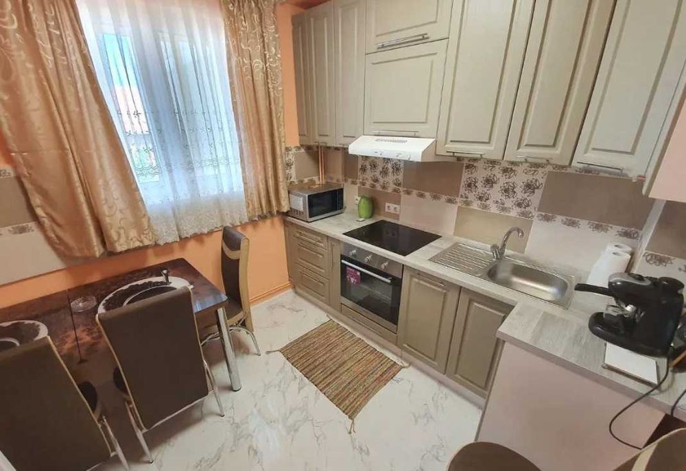 Дава се под наем Тристаен апартамент в Пловдив, Център - 74 кв.м за 214.2 € - Снимка #2