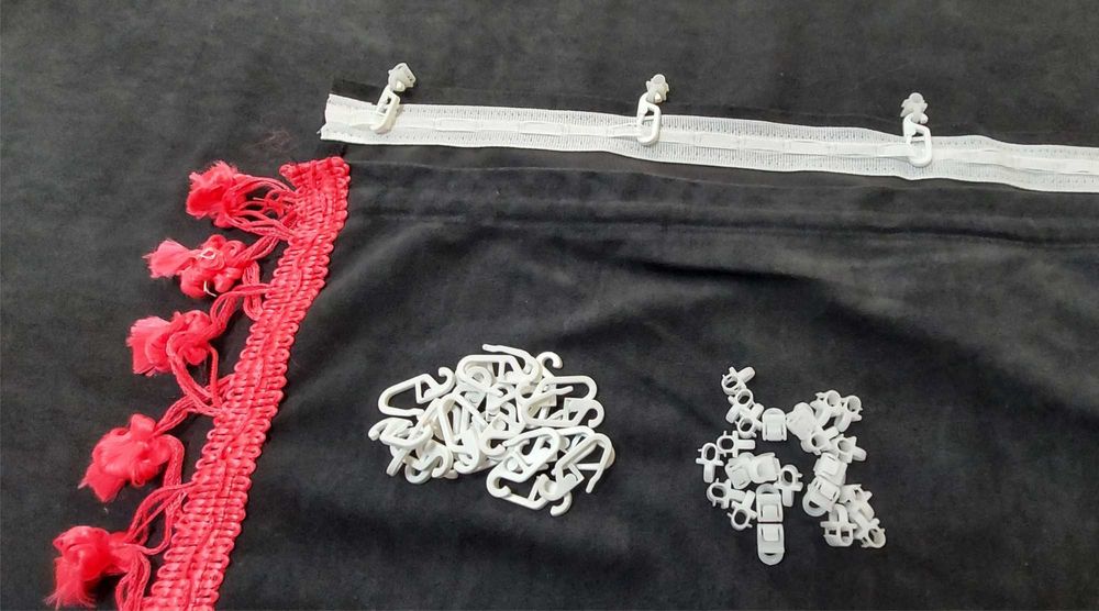 Комплект пердета за камион + кукички черни с червени пискюли