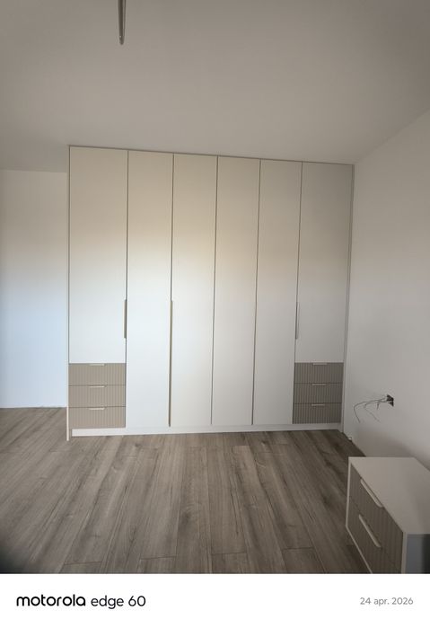 Mobilă la comandă pentru Bucătări Dormitoare Living Dressing Băi Holur
