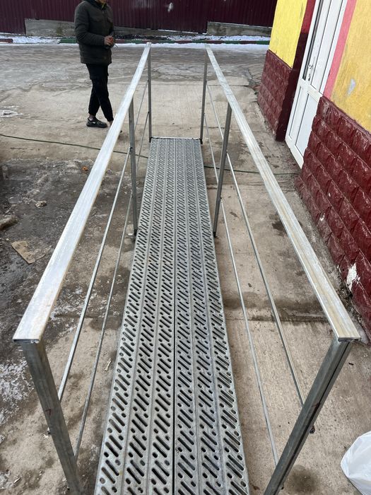 Scări metalice zincate