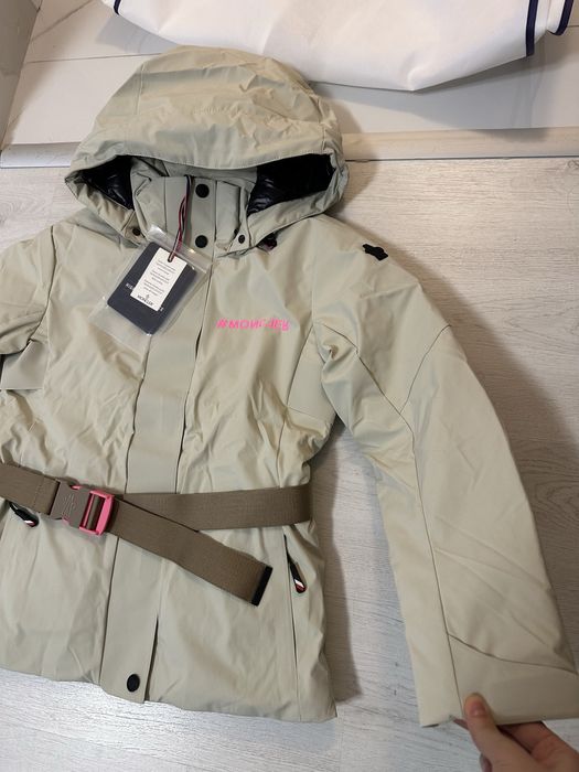 Geaca Moncler fabricata in Romania 2026