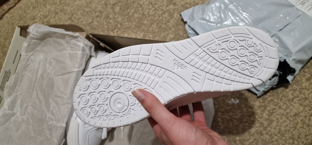 Adidaşi: Adidas (NOI, cu cutie)