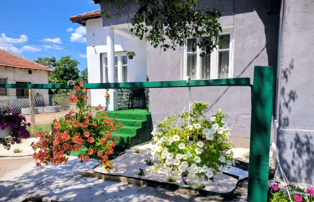 Продавам  къща село Смирненски