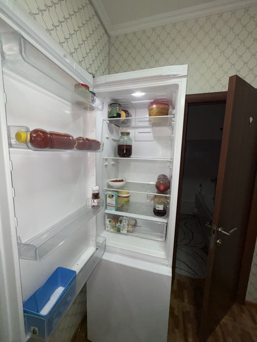 Холодильник Indesit. Очень хорошем состоянии.