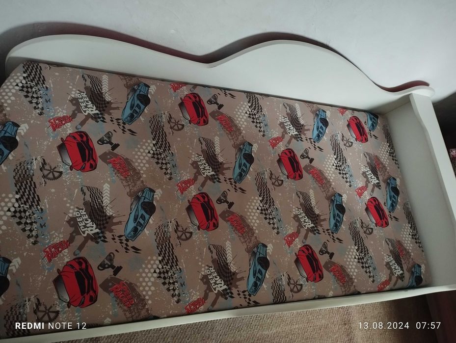 Продам кровать машинка