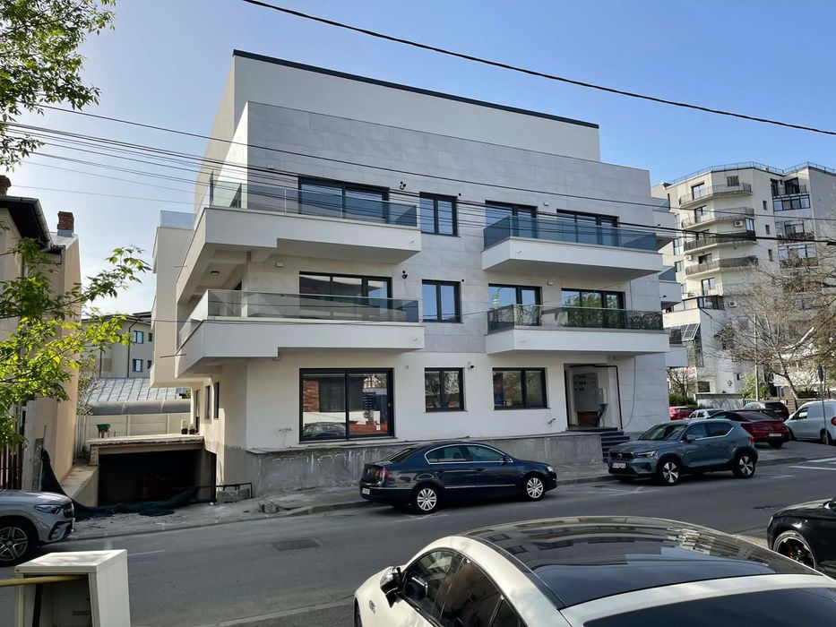 Vând apartament 3 camere împăratul Traian 82