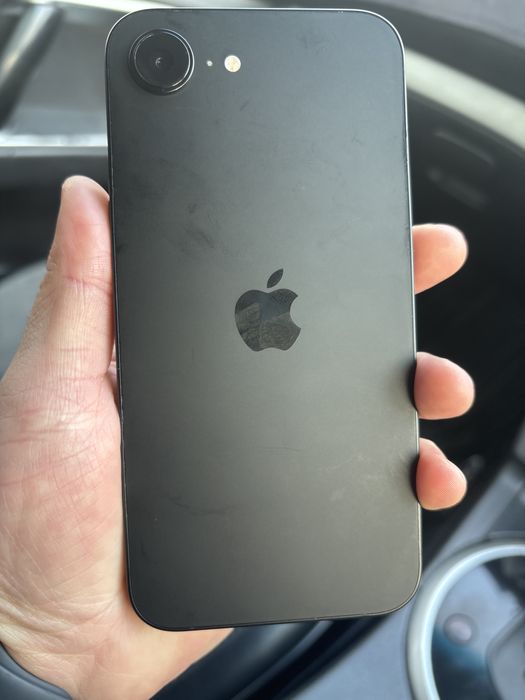 Продам Iphone 16 e