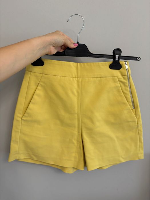 Къси панталонки на различни марки (Zara, Stradivarius, H&M…)
