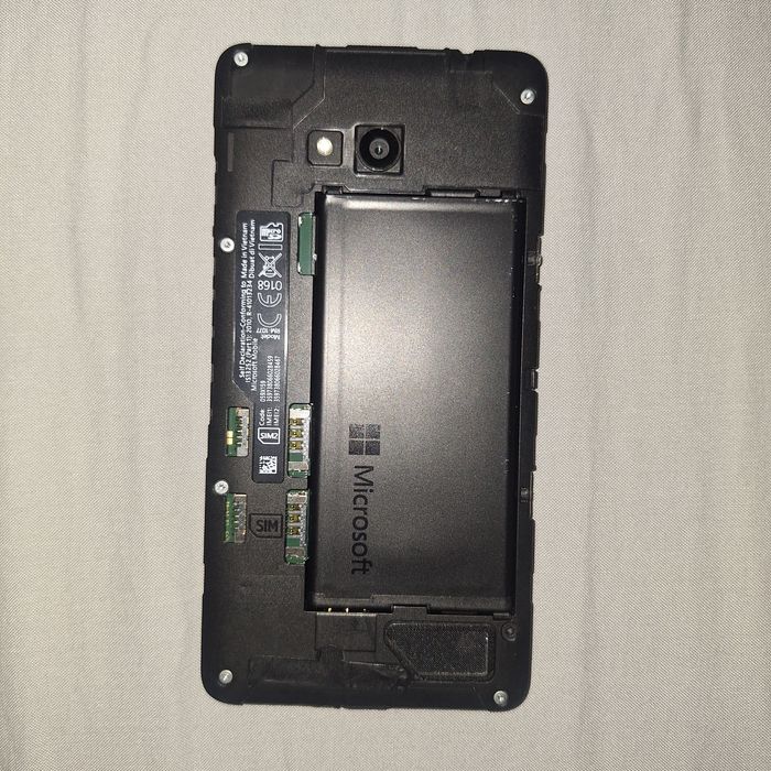 Vând telefon Microsoft Lumia 640