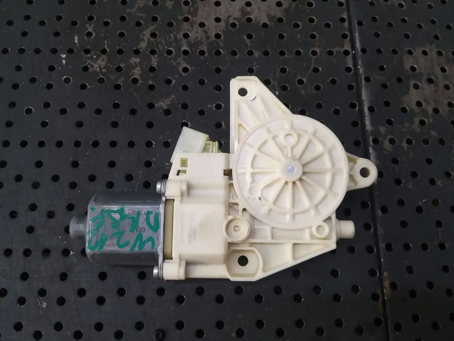 Motoras macara dreapta spate mercedes e class w212 0130822504 a2048200642