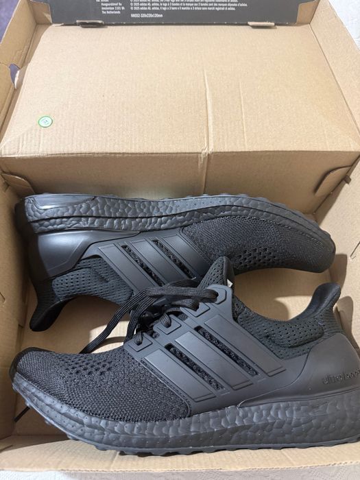 Adidas UltraBoost marimea 44 fit 43 Triple Black – Negri – Noi
