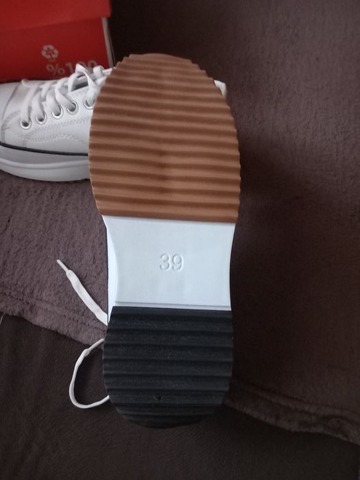 Дамски маратонки номер 39