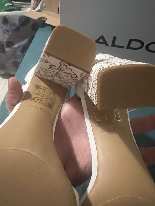 Sandale ALDO, albe cu fluturasi, piele ecologica, noi (in cutie), 40