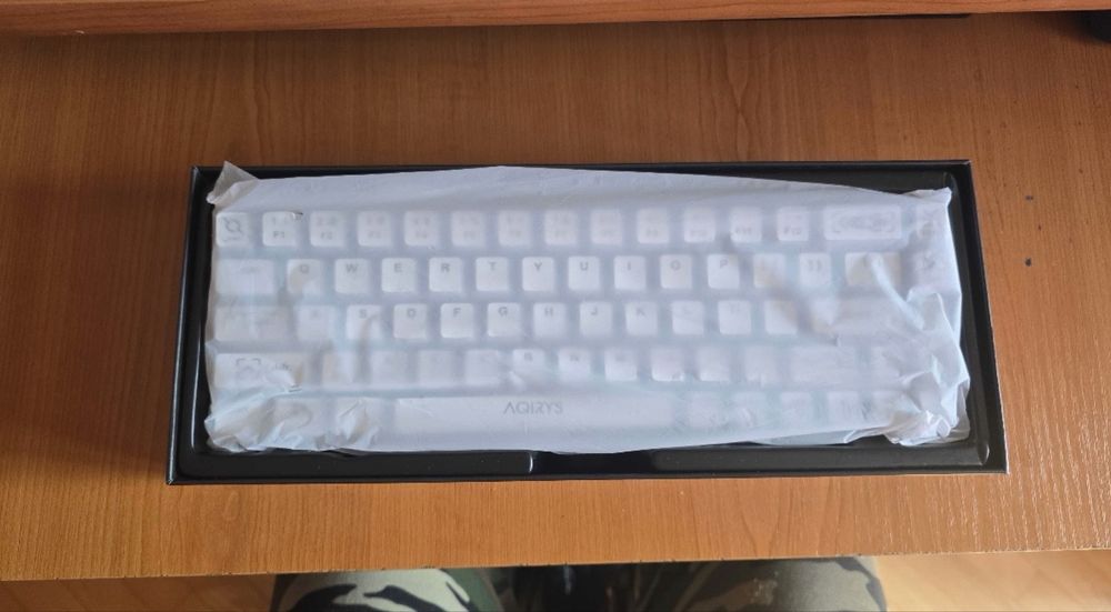 Tastatură mecanică AQIRYS Mira White 65% wireless RGB - cutie + accesorii