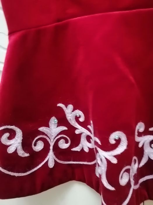 Камзол с баской новый на девочку 10/12 лет