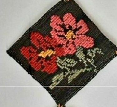 6 ръчно  изработени,автентични елемвнти ,и Автентични торбички