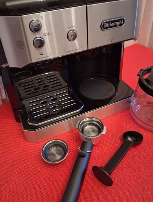 Espressor/cafetieră De'Longhi.