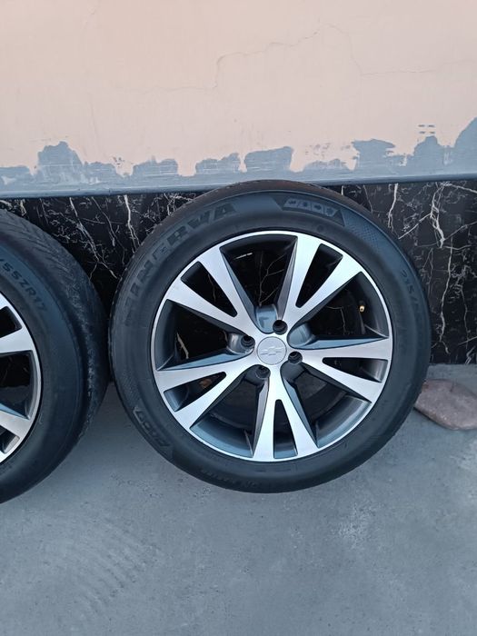 Kaptiva Stil Diska Balon Sotiladi 215 55 R17 Holati ideal