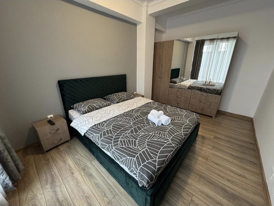 Închiriez apartament Cheltuieli incluse Curte Parcare