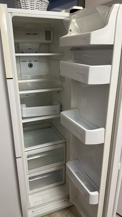 Холодильник Samsung side by side