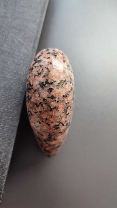 Inima din granit rosu