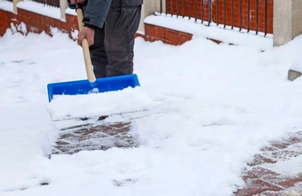 Ручная уборка снега