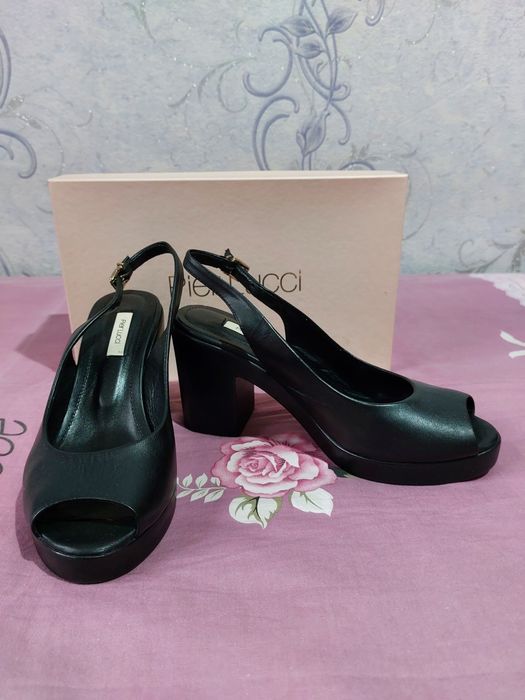 Женские босоножки. Новые. Кожанные. Производство: Турция. Размер: 39.