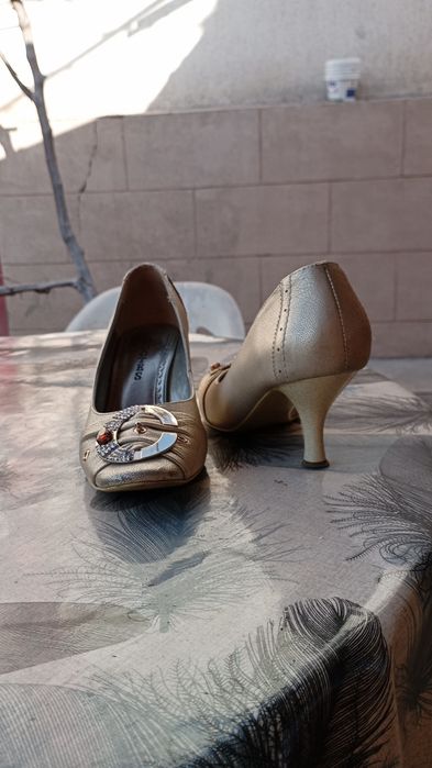 Ayollar uchun oyoq kiyimlar