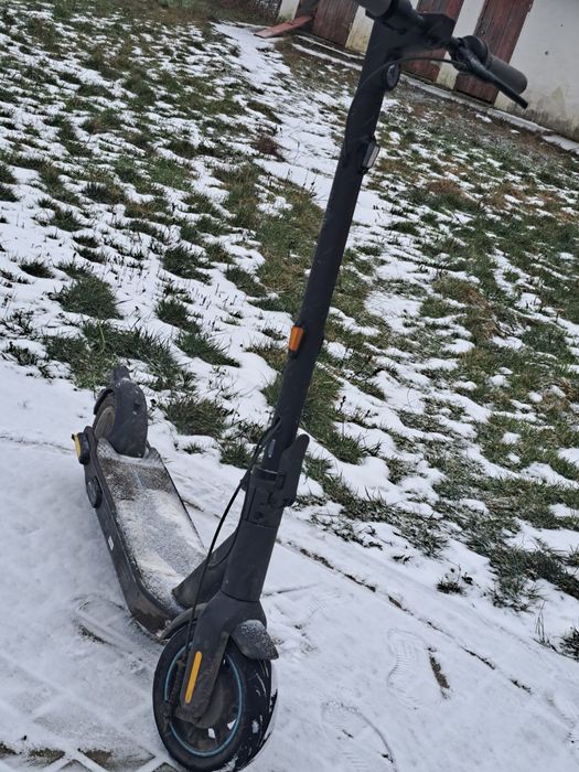 Vând trotineta ninebot g30