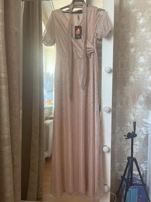 Продам красивые платья, новые