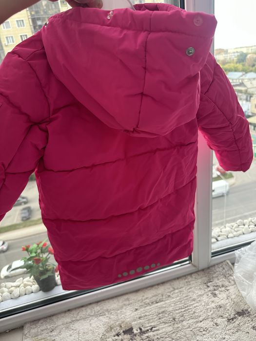 Продам куртку на 3 года